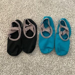Non-slip sticky grip yoga/barre socks, pack of 2